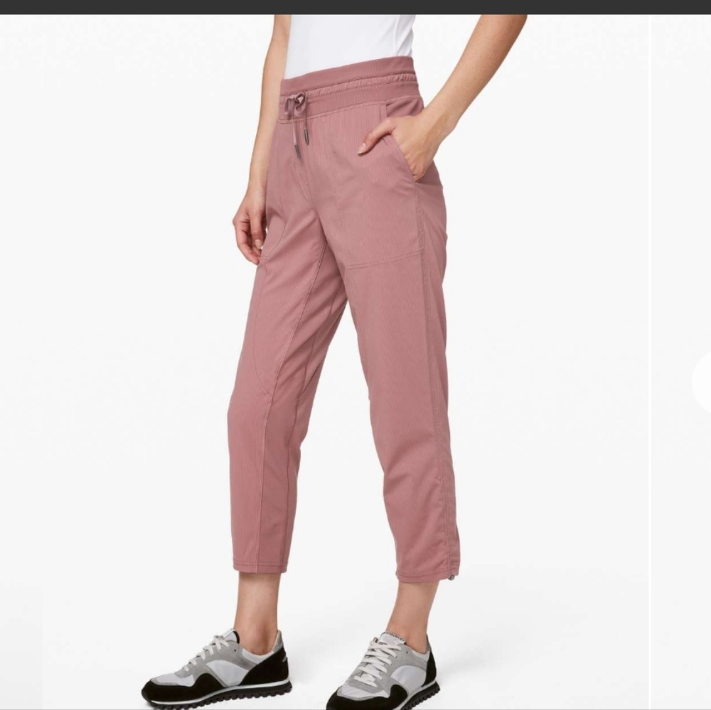 Lululemon Dance Studio Crop *25"Red Dust